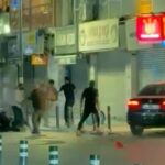 Avcılar'da iki grup arasındaki sandalyeli kavgayı çevredekil